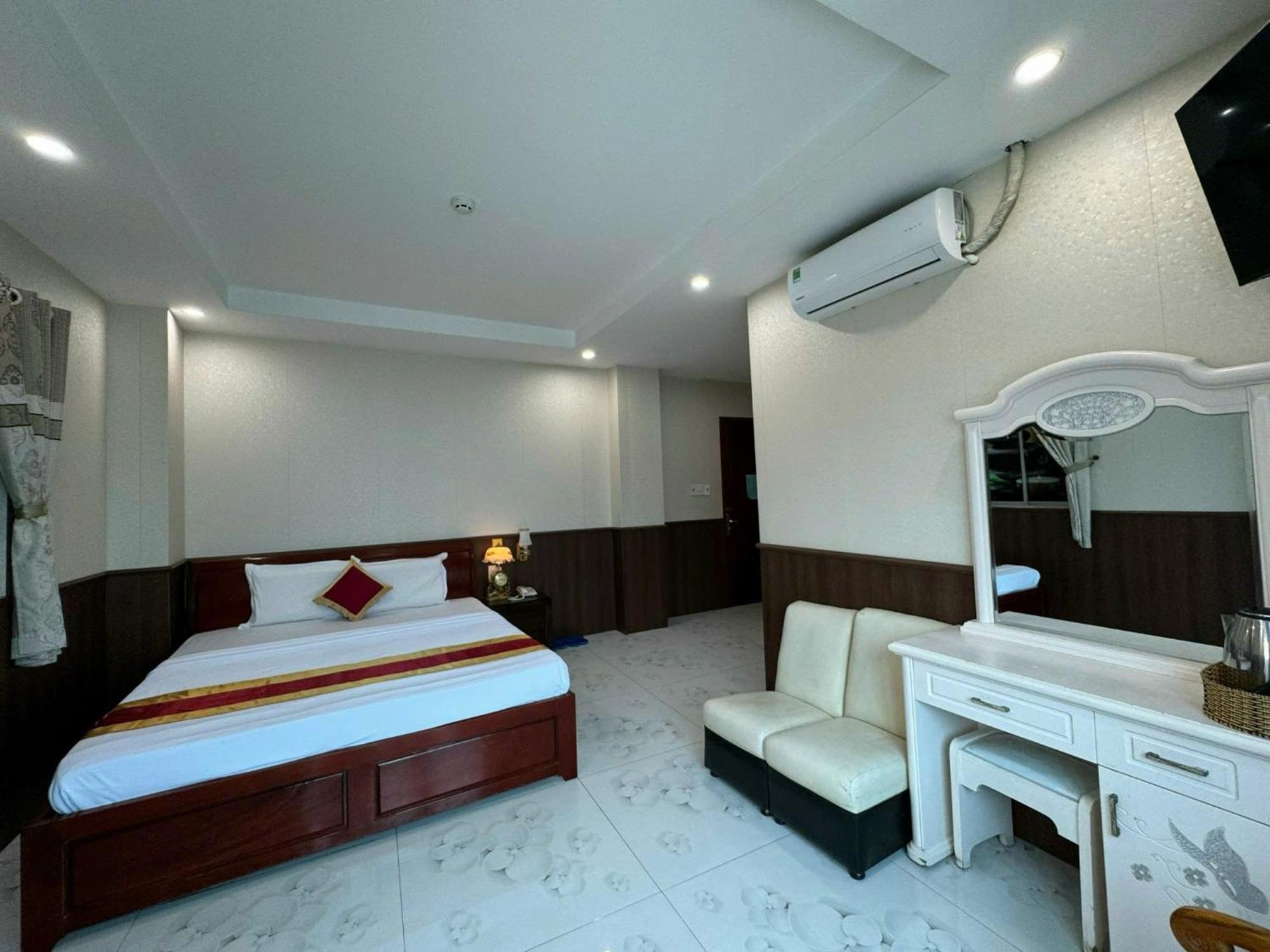 Thanh Dat Hotel Bac Lieu Buitenkant foto