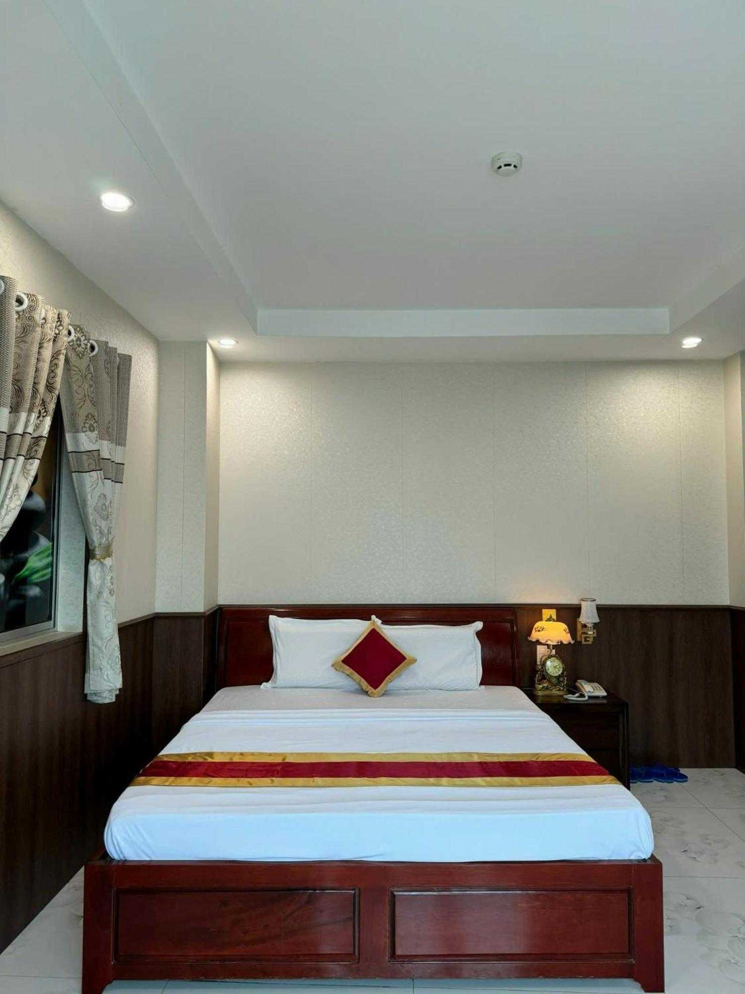 Thanh Dat Hotel Bac Lieu Buitenkant foto